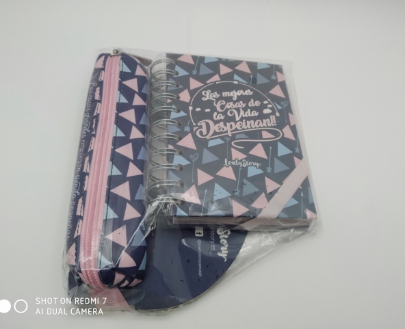 Set papelería libreta + estuche portatodo a juego