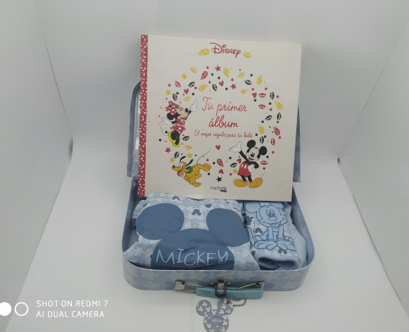 Set Disney con álbum recuerdos "tu primer álbum"+ 3 bodies Mickey Mouse 6 meses+ babero + manoplas